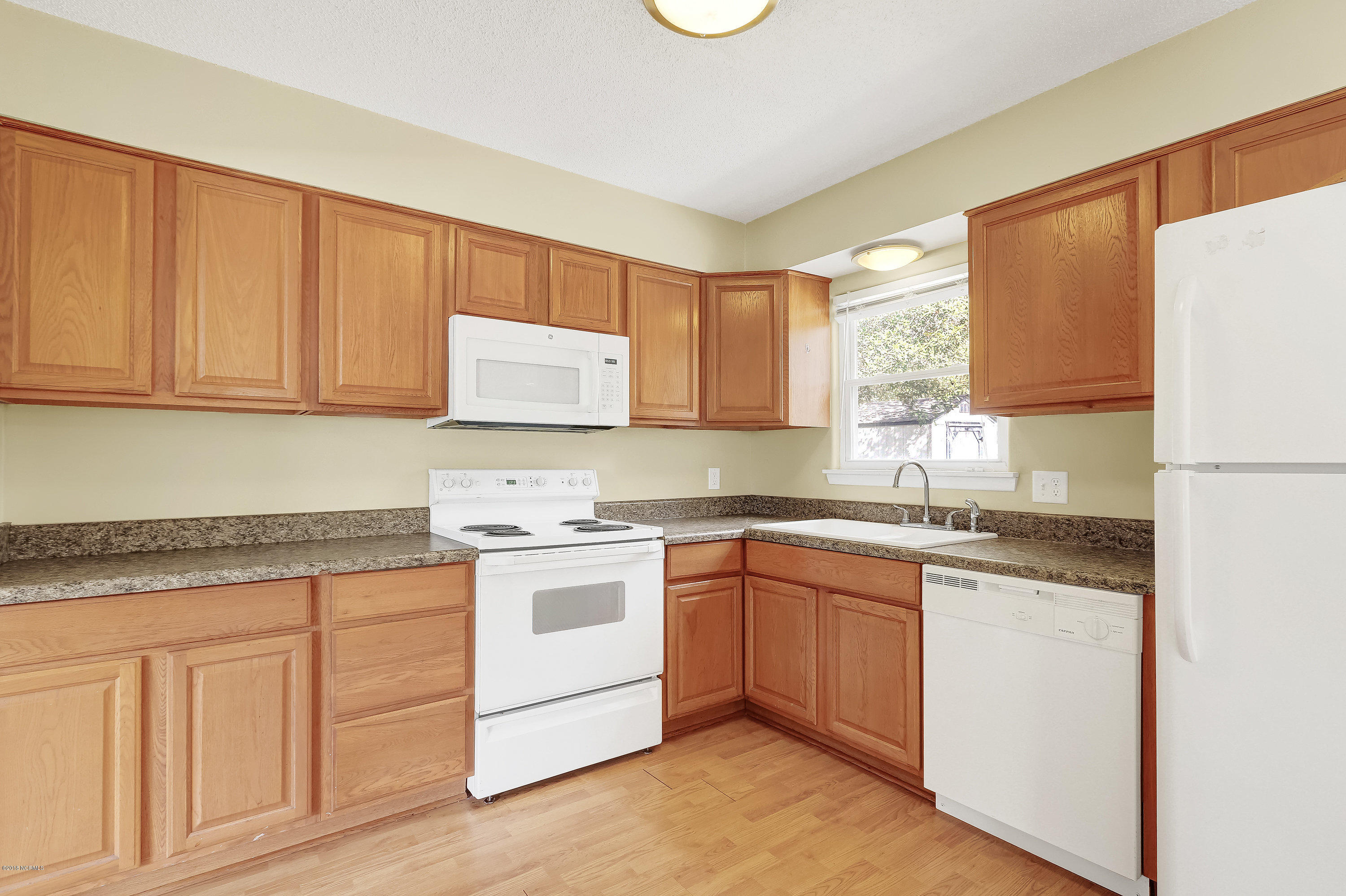 406 Governors Road Wilmington, NC 28411 - Photo 13 of 29 406GovernorsRoad-13