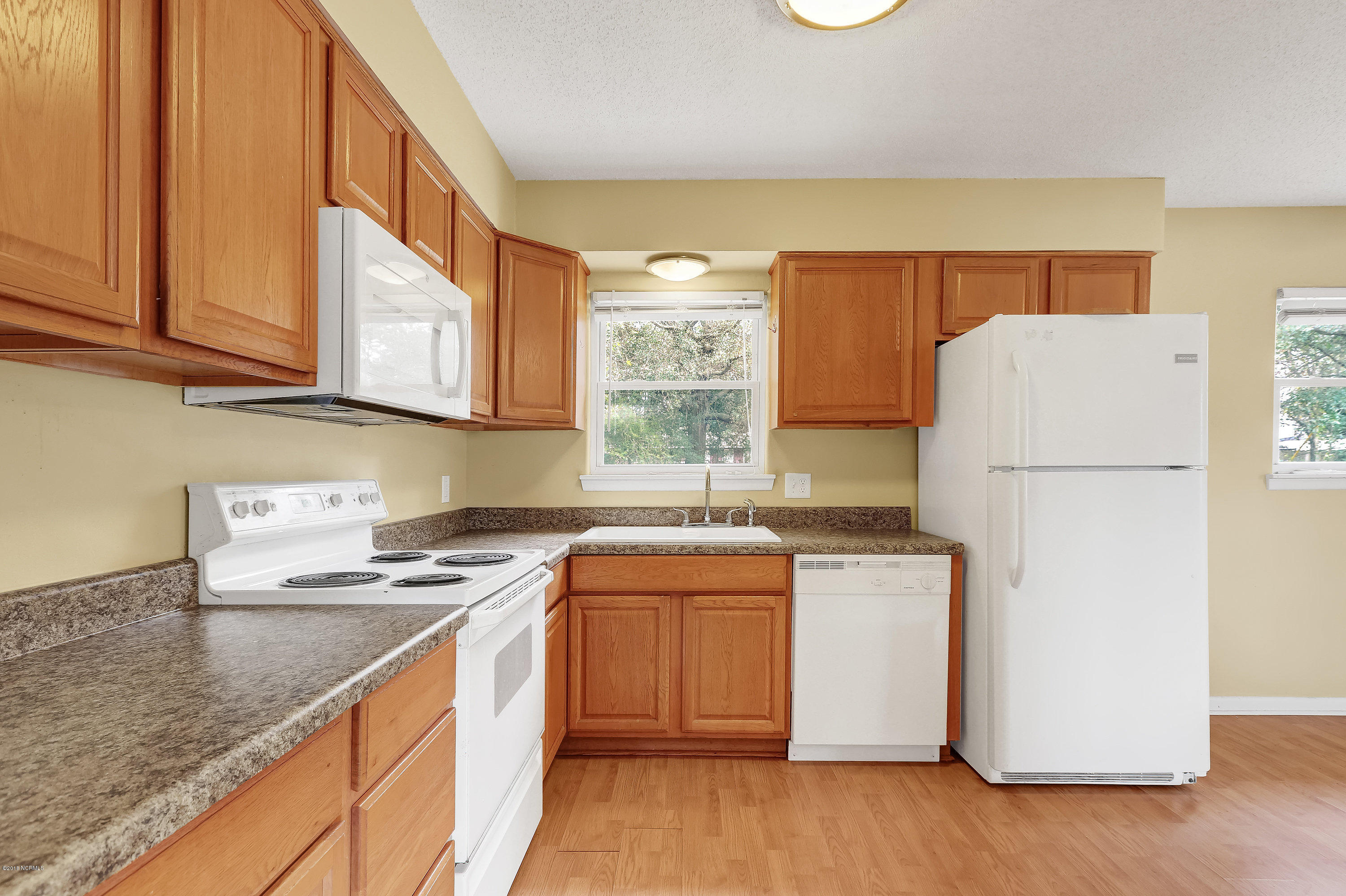 406 Governors Road Wilmington, NC 28411 - Photo 14 of 29 406GovernorsRoad-14