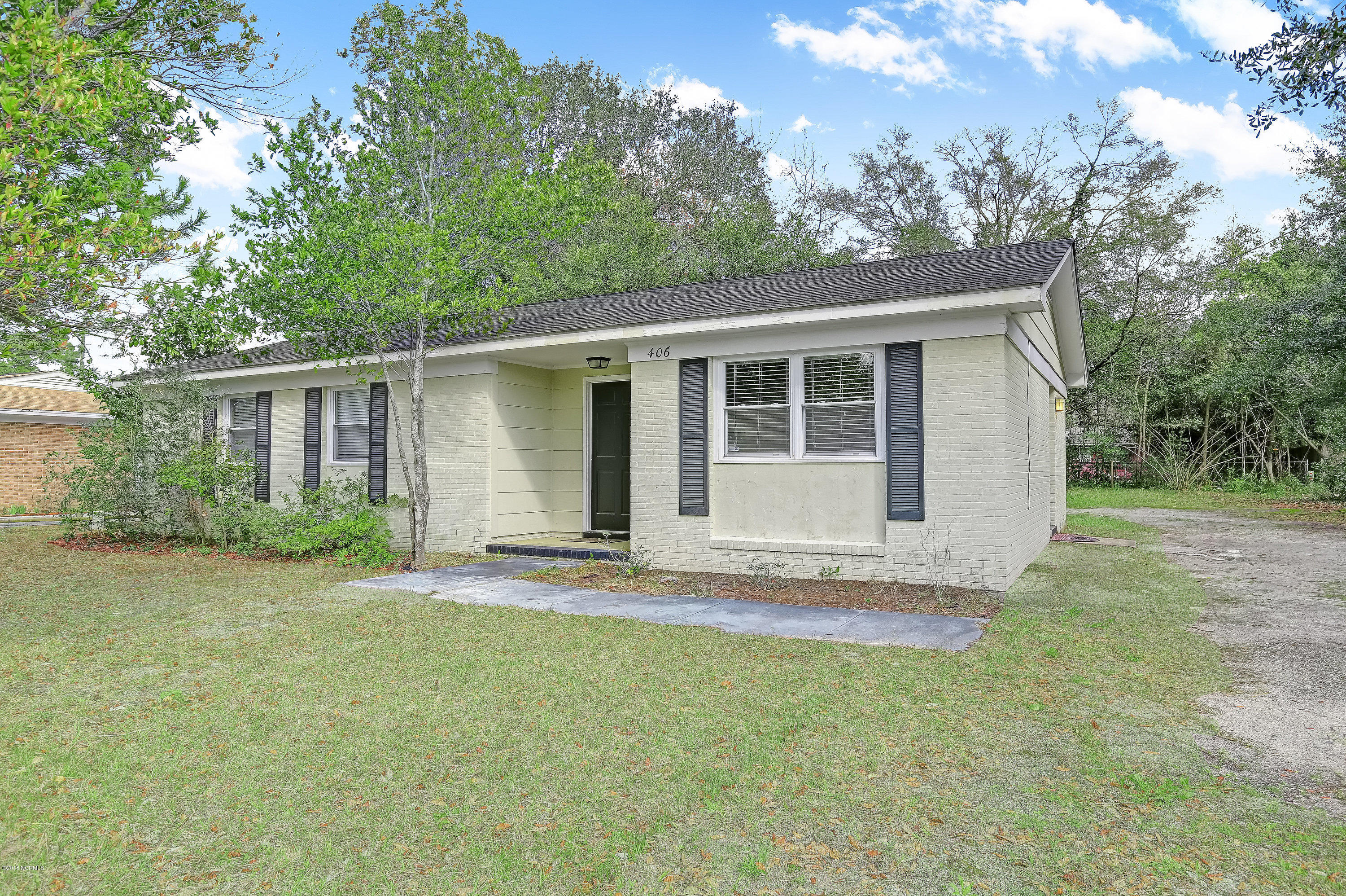 406 Governors Road Wilmington, NC 28411 - Photo 3 of 29 406GovernorsRoad-03