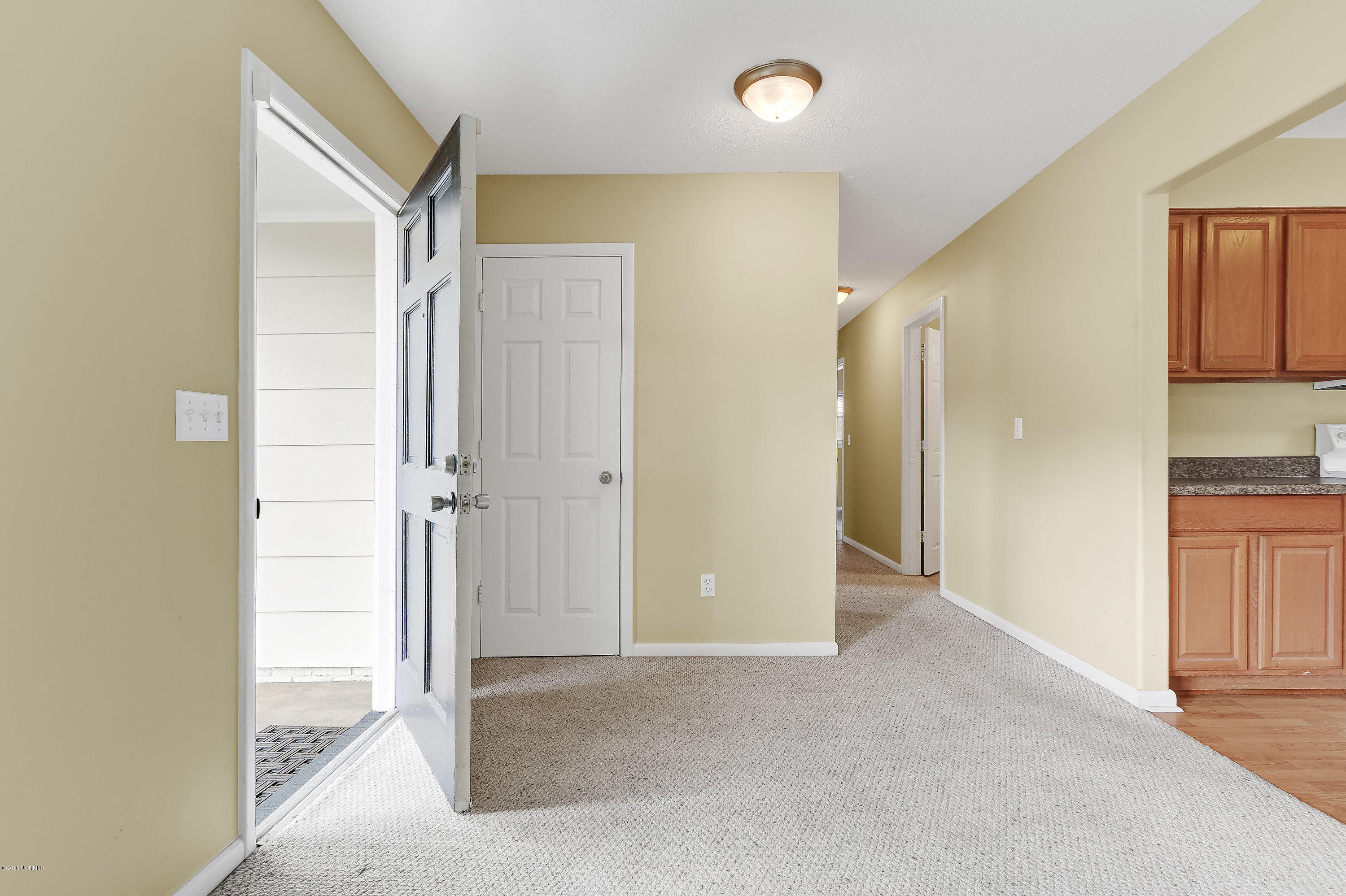 406 Governors Road Wilmington, NC 28411 - Photo 4 of 29 406GovernorsRoad-04