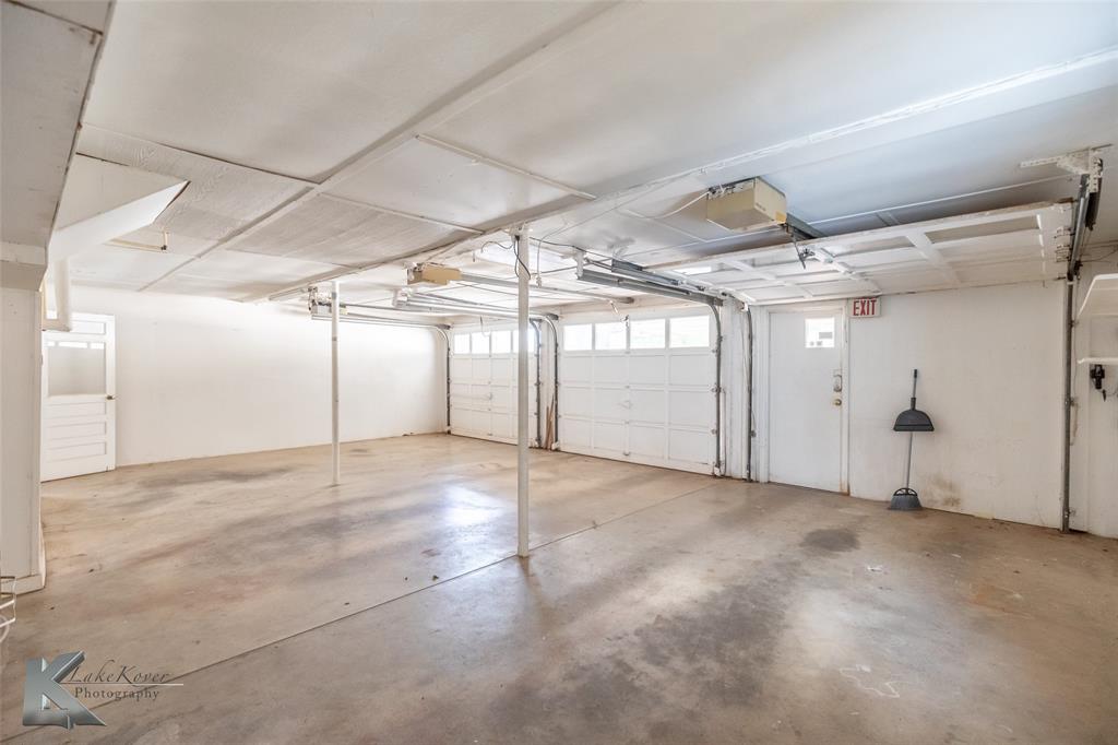907 North Ave G Haskell, TX 79521 - Photo 18 of 40 an empty room with windows