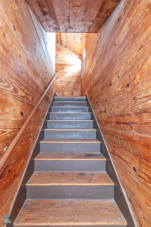 907 North Ave G Haskell, TX 79521 - Photo 19 of 40 a view of entryway