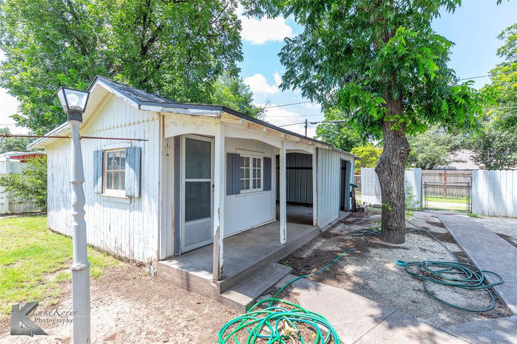907 North Ave G Haskell, TX 79521 - Photo 27 of 40 a view of a house with a yard
