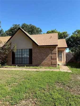 $1,695 | 658 Stonehenge Drive, Grand Prairie, TX 75052