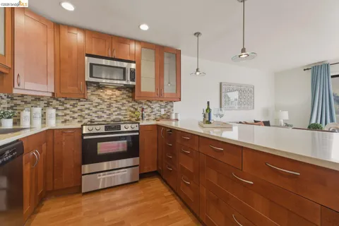 $330,000 | 5 Embarcadero West, Unit 126, Oakland, CA 94607