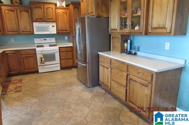 200 Flamingo Road Rainbow City, AL 35906 - Photo 10 of 50