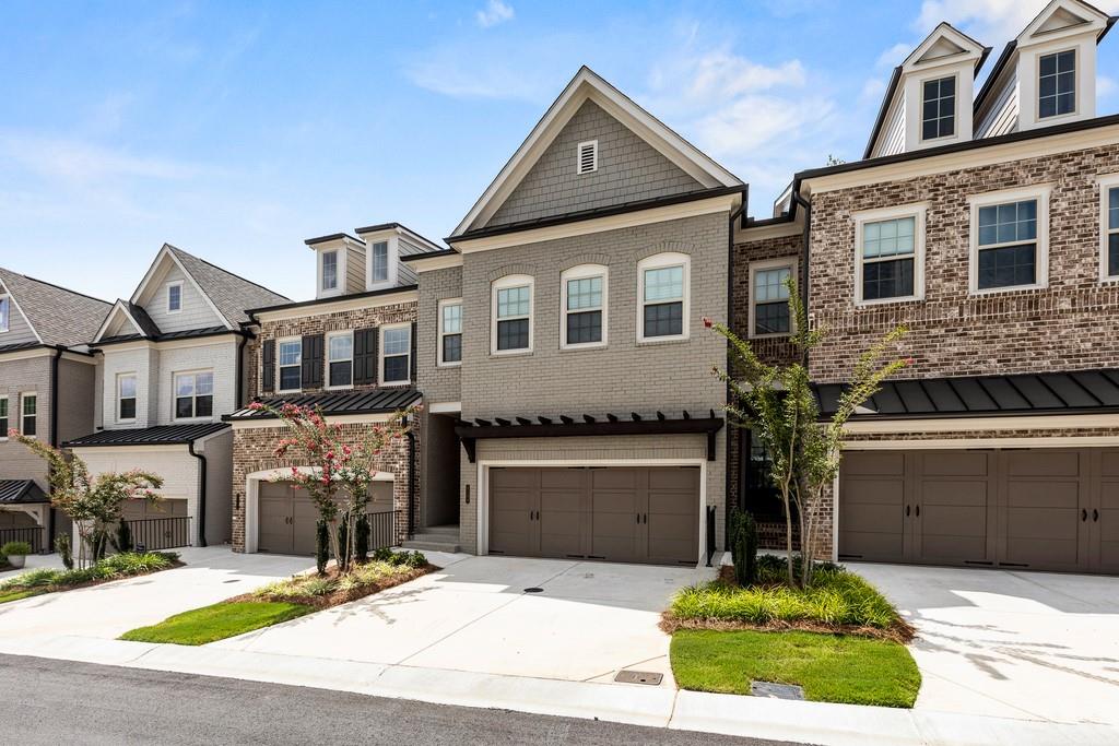 Welcome to your new beautiful town home, located in Lylebrooke.