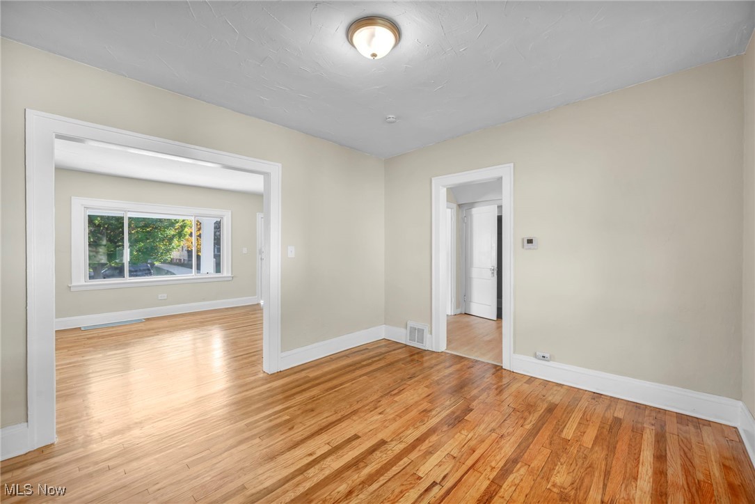 1058 Elbon Road Cleveland, OH 44121 - Photo 8 of 33