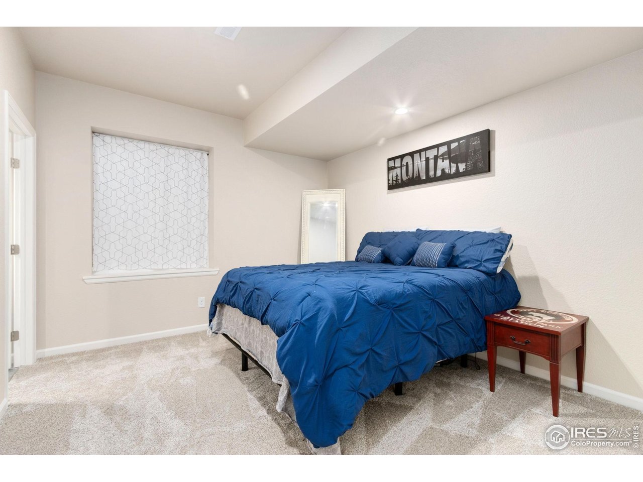 719 Wagon Bend Road Berthoud, CO 80513 - Photo 29 of 40 a spacious bedroom with a bed and a table in it
