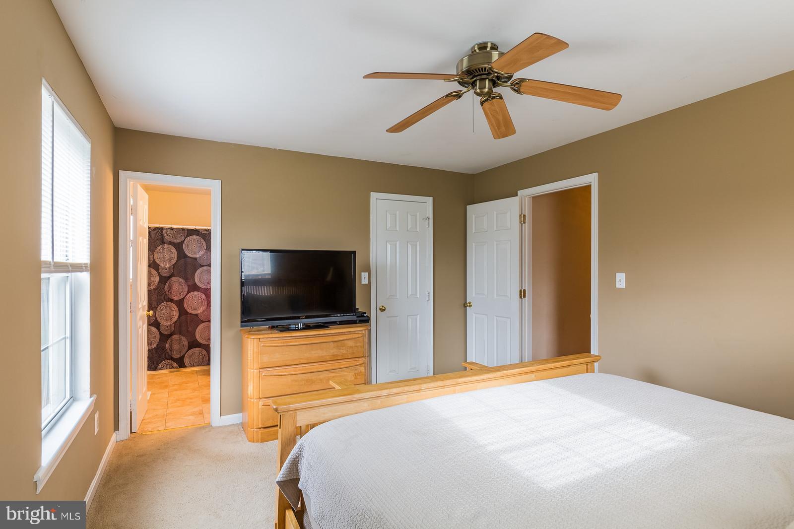 27 Ridge Road Stafford, VA 22556 - Photo 11 of 30 Master suite with full bath and walk in closet