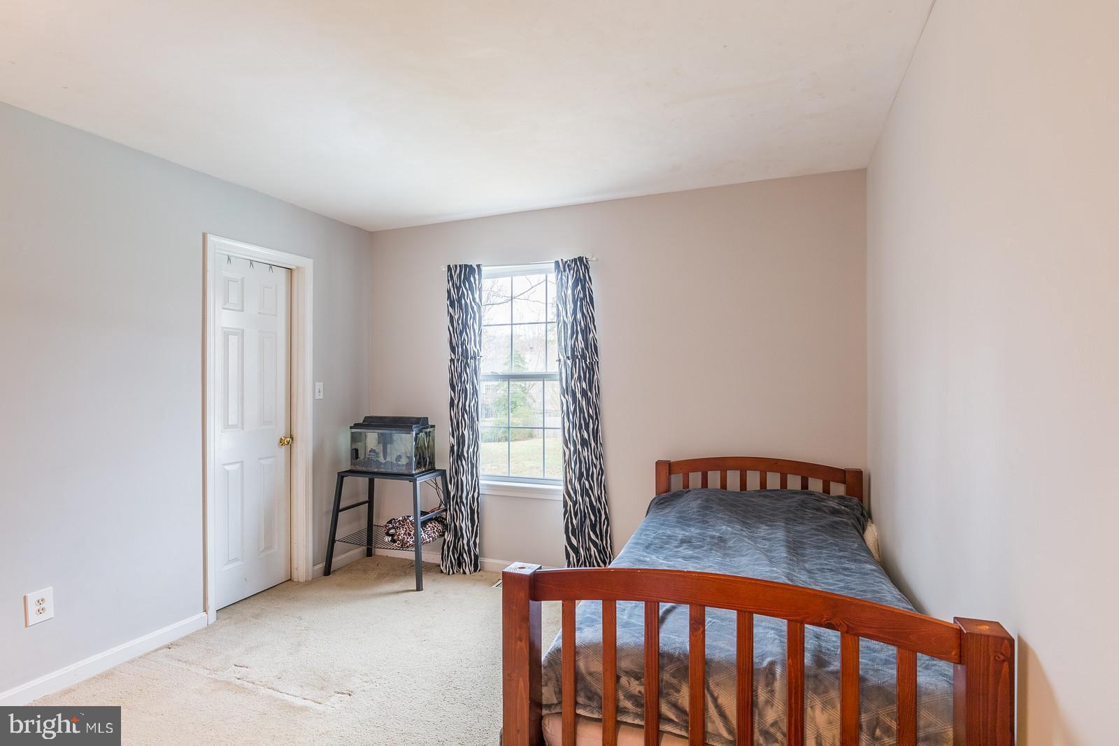 27 Ridge Road Stafford, VA 22556 - Photo 15 of 30 Main floor bedroom 2