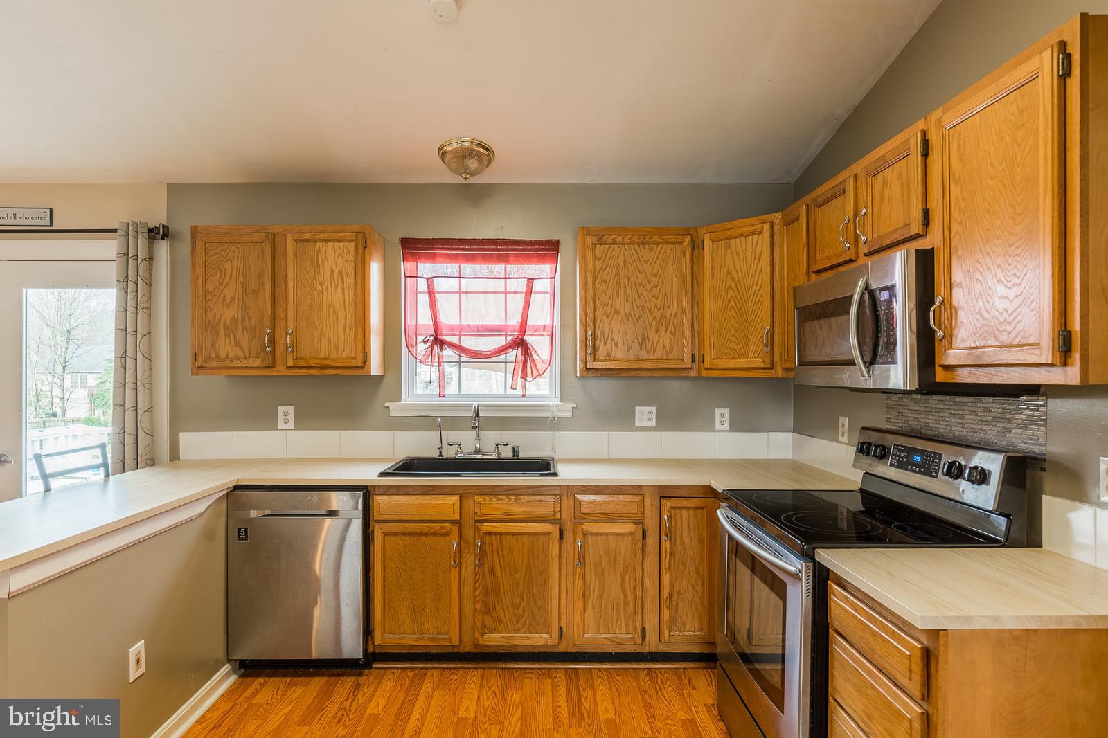 27 Ridge Road Stafford, VA 22556 - Photo 6 of 30 New counter tops!