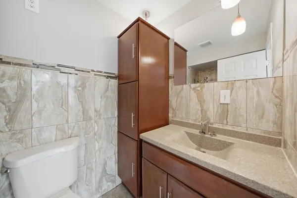 $124,000 | 3243 South 49th Avenue, Unit 103, Cicero, IL 60804