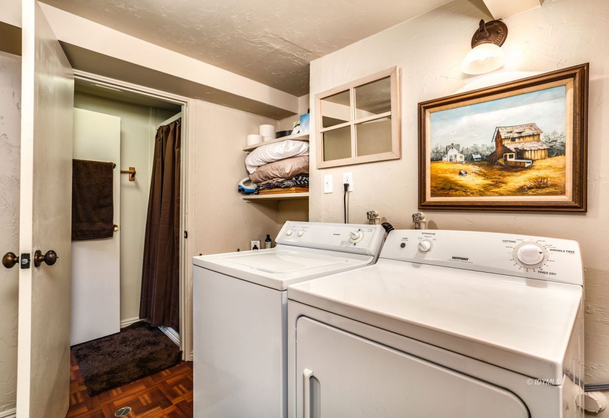 25891 Wayne Road Idyllwild, CA 92549 - Photo 40 of 72 a utility room with dryer and washer