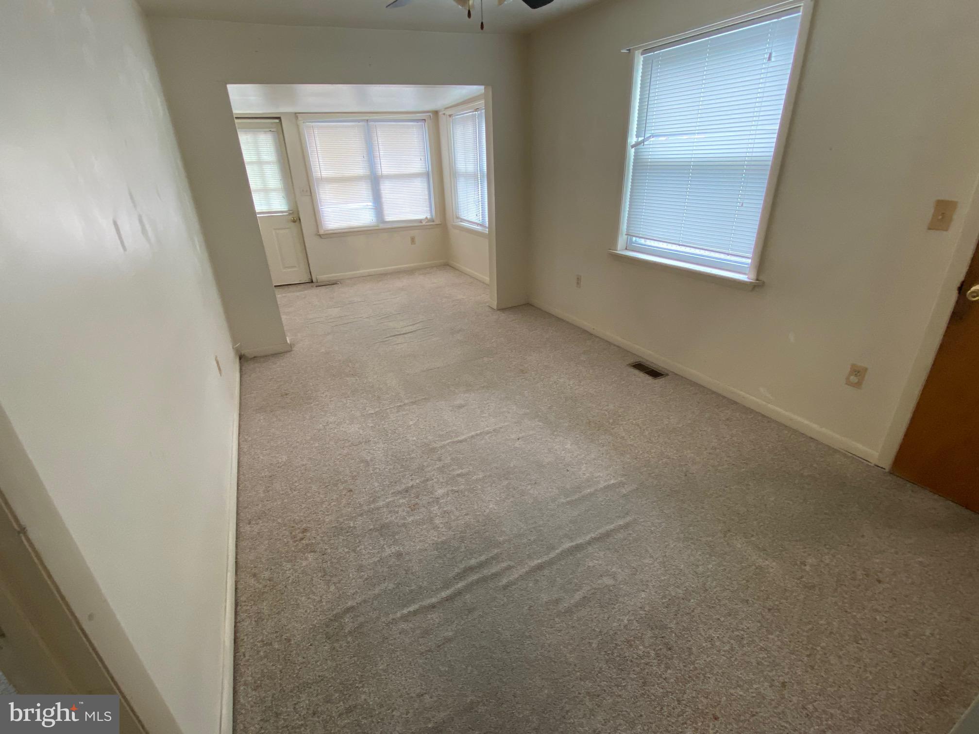 532 Londontown Road Edgewater, MD 21037 - Photo 14 of 17 Living area