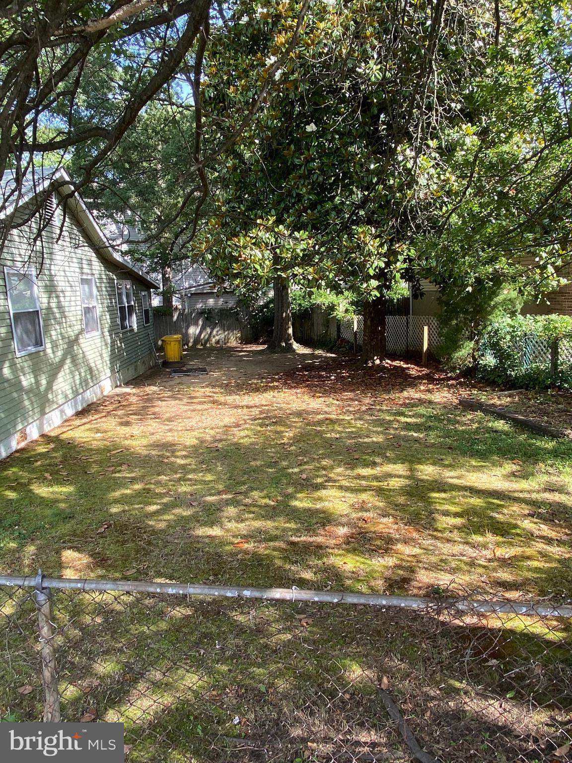 532 Londontown Road Edgewater, MD 21037 - Photo 5 of 17 Side Yard
