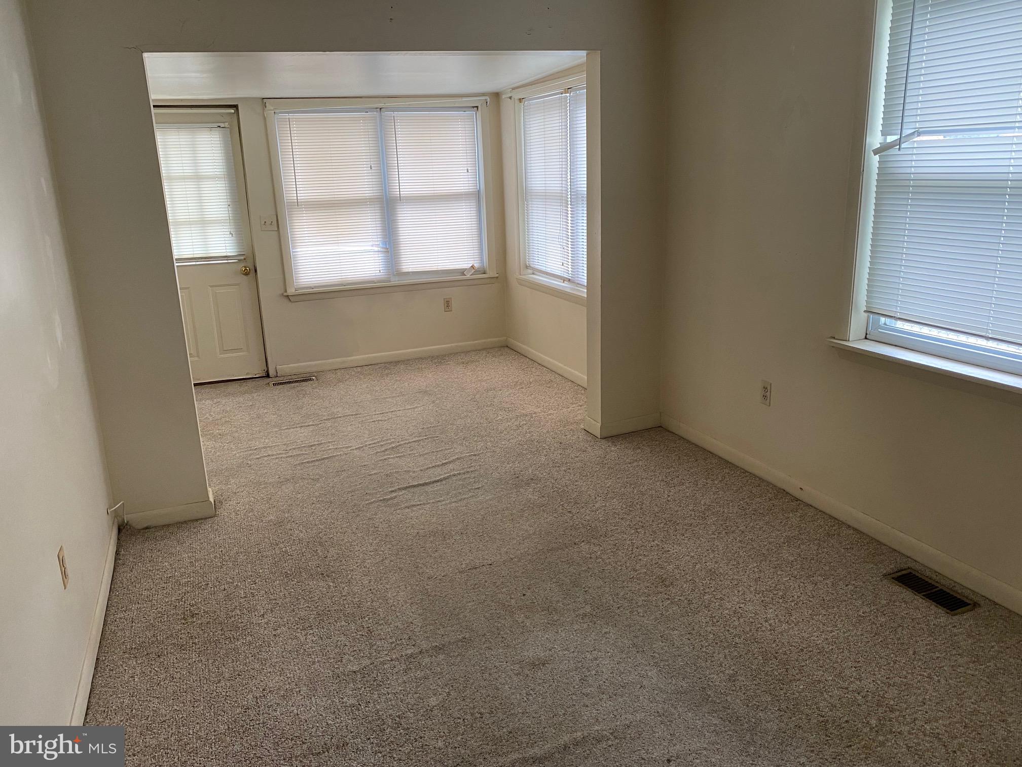532 Londontown Road Edgewater, MD 21037 - Photo 10 of 17 Living Room