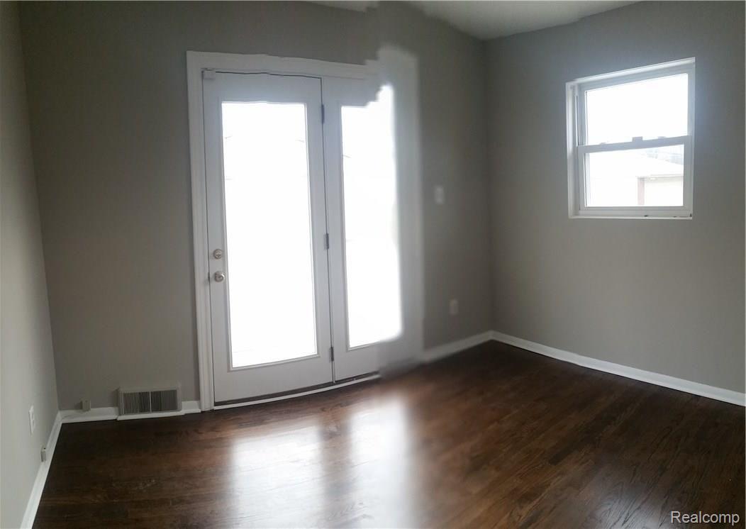 3334 Rome Avenue Warren, MI 48091 - Photo 10 of 19 20170305_164511.jpg