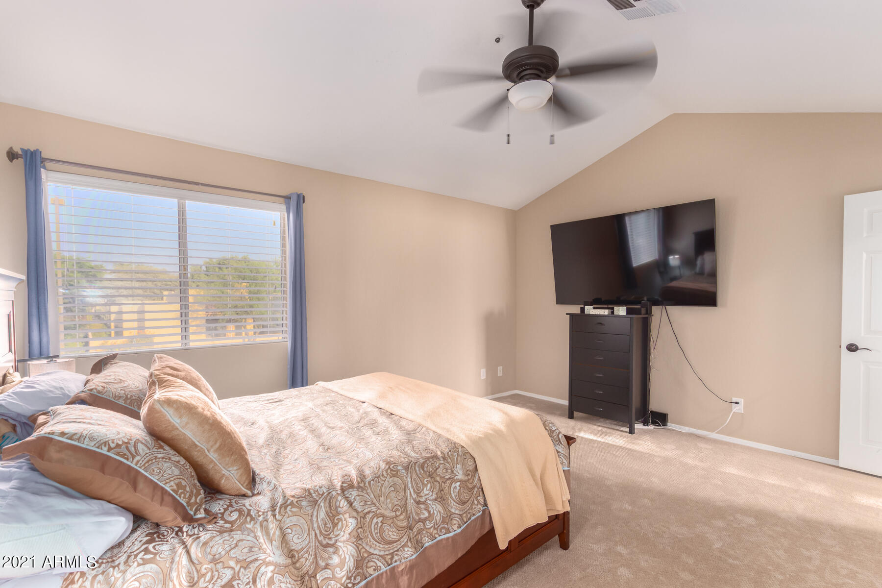8995 East Gail Road Scottsdale, AZ 85260 - Photo 15 of 36 Vaulted Ceilings