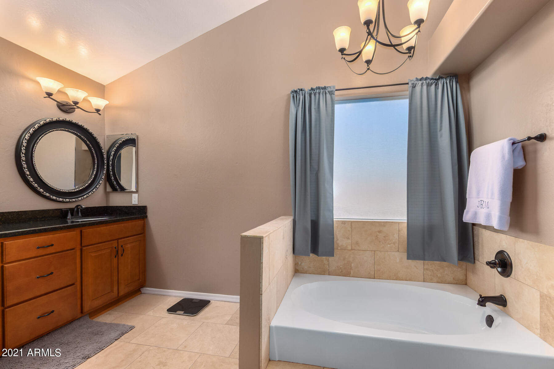 8995 East Gail Road Scottsdale, AZ 85260 - Photo 18 of 36 Dual Vanities & Neutral Tones