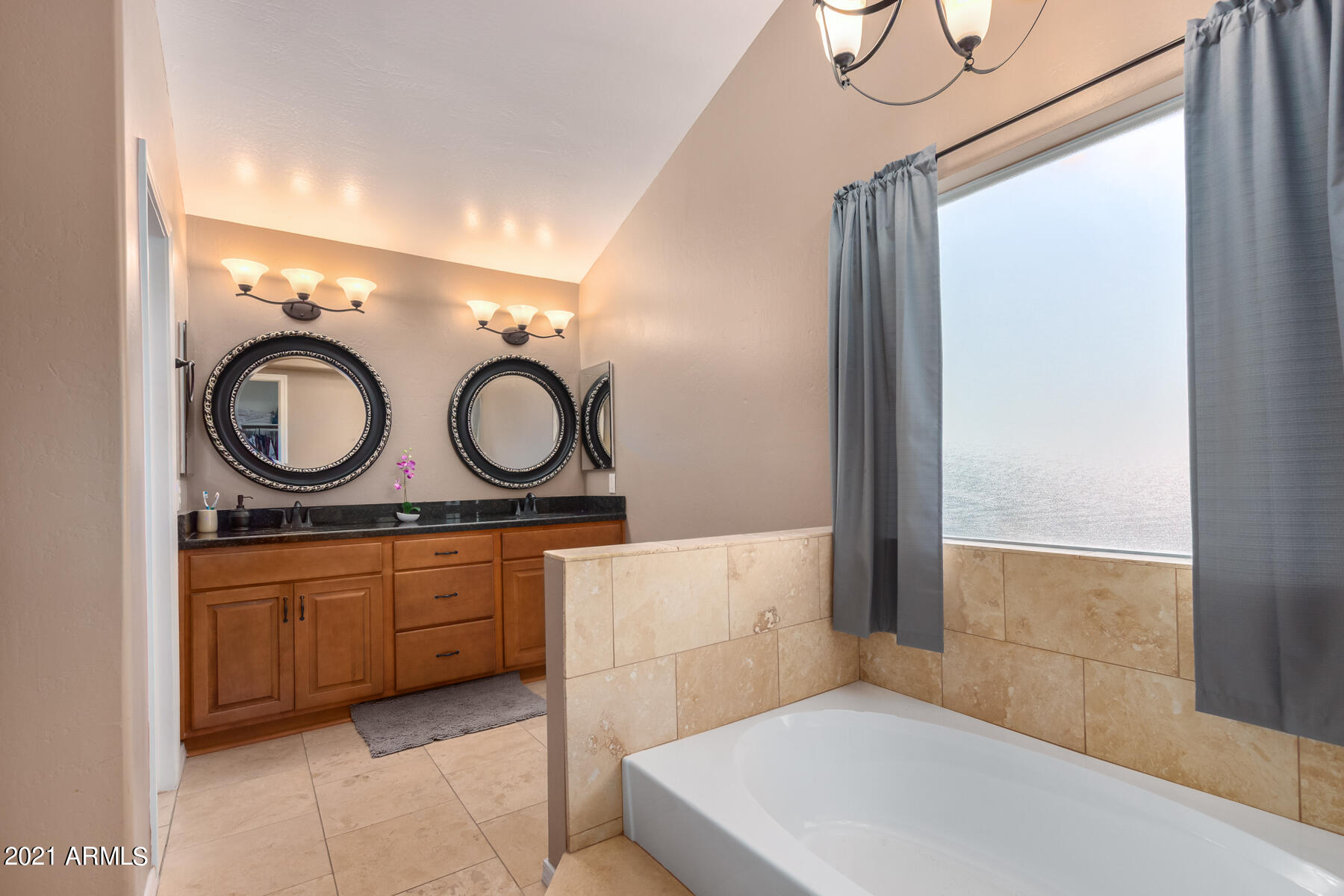 8995 East Gail Road Scottsdale, AZ 85260 - Photo 19 of 36 Soaking Tub With View