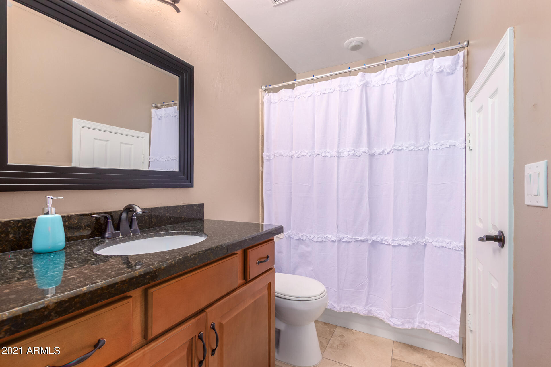 8995 East Gail Road Scottsdale, AZ 85260 - Photo 23 of 36 2nd Level Shared Bathroom