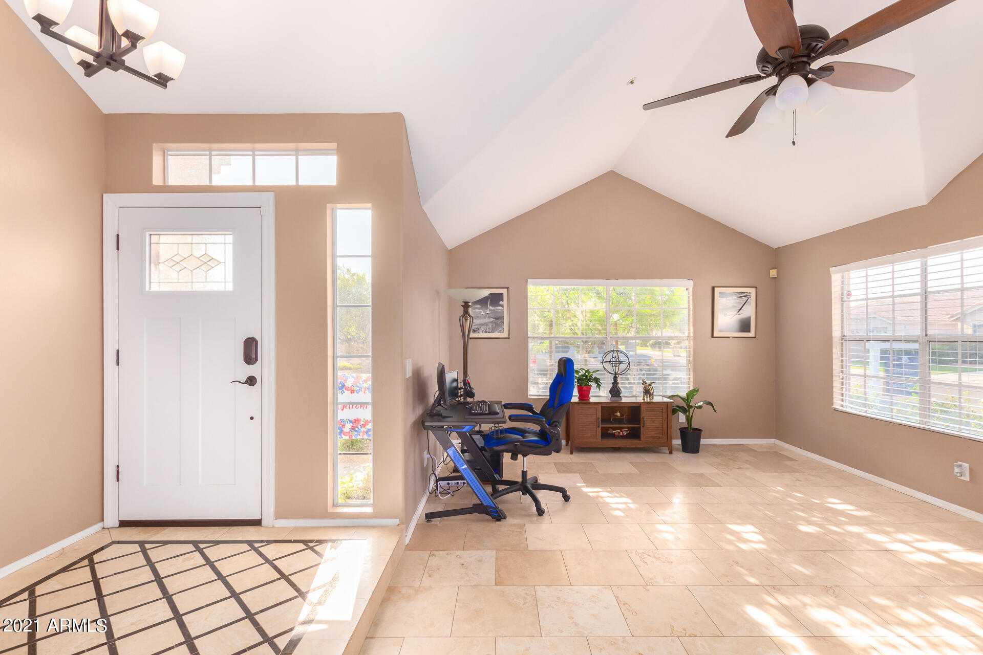 8995 East Gail Road Scottsdale, AZ 85260 - Photo 3 of 36 Bright & Spacious Upon Entry