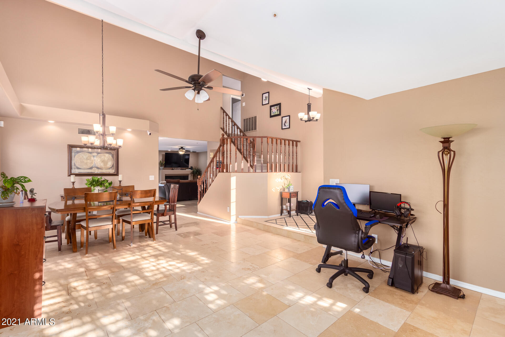 8995 East Gail Road Scottsdale, AZ 85260 - Photo 5 of 36 Vaulted Ceilings