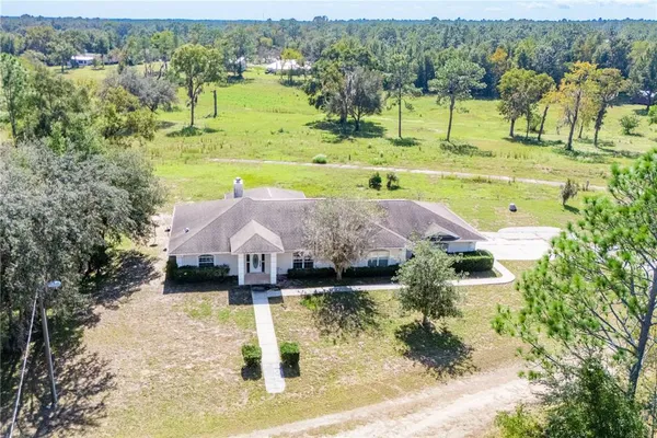 an aerial view of a houses with outdoor space and a lake view