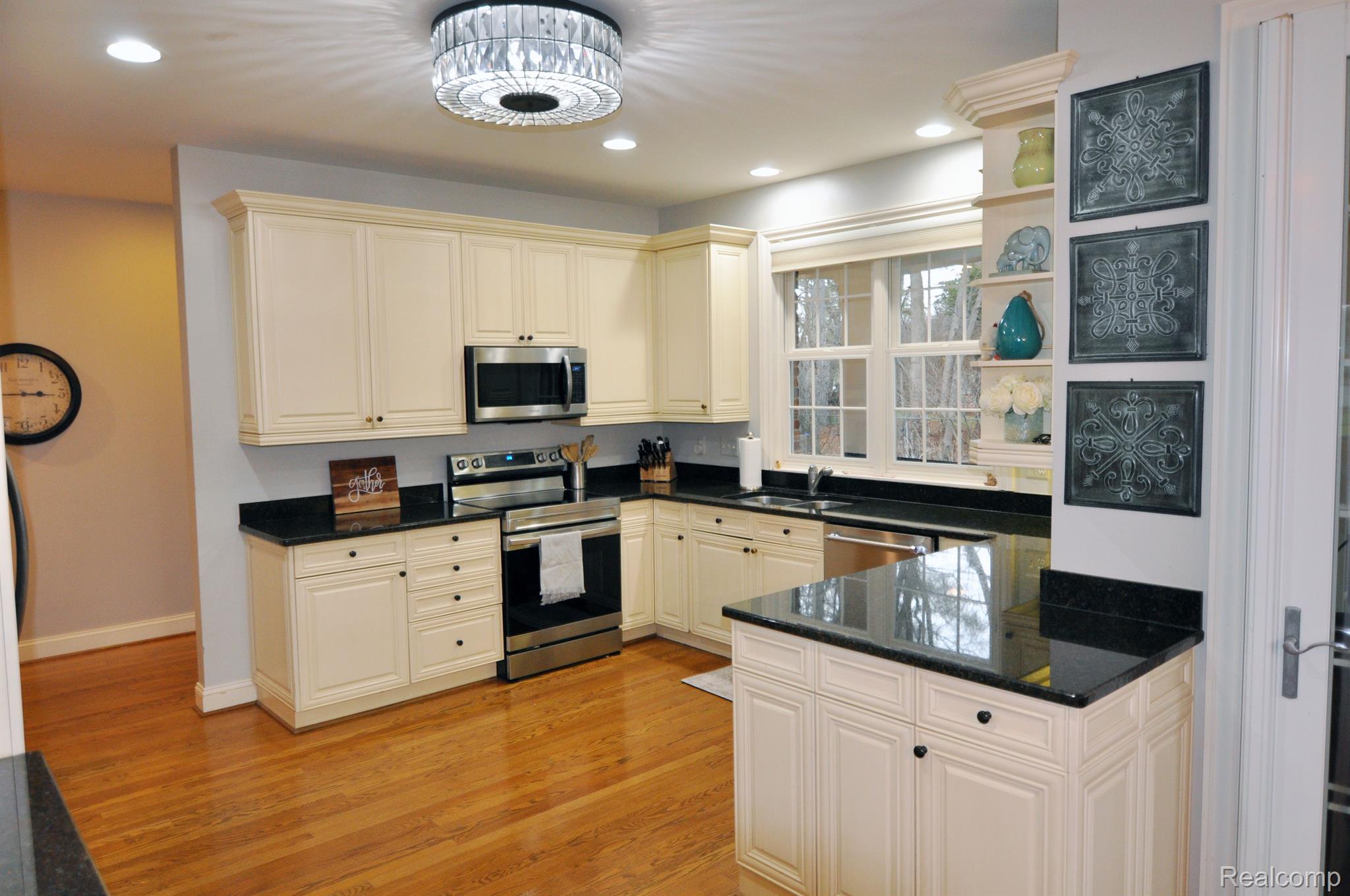 18870 Riverside Drive Franklin, MI 48025 - Photo 16 of 44 Gallery Image 16