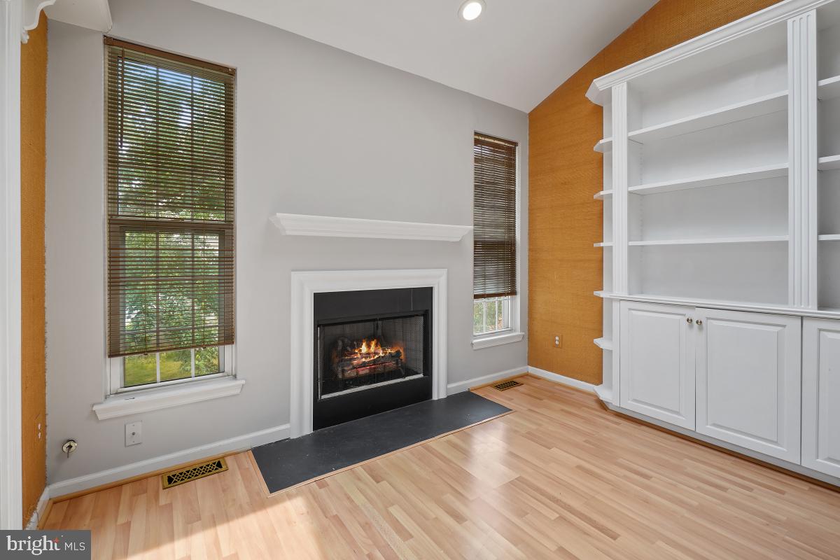 46734 Graham Cove Square Sterling, VA 20165 - Photo 13 of 31