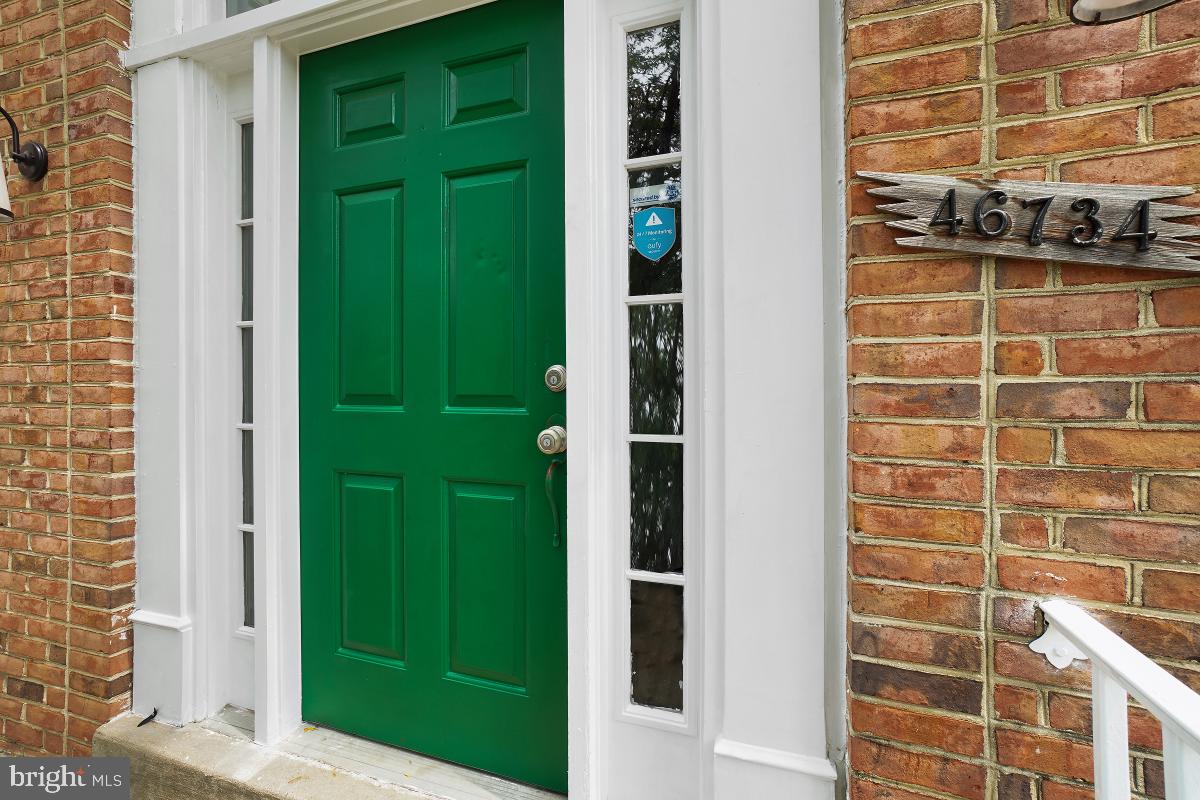 46734 Graham Cove Square Sterling, VA 20165 - Photo 2 of 31