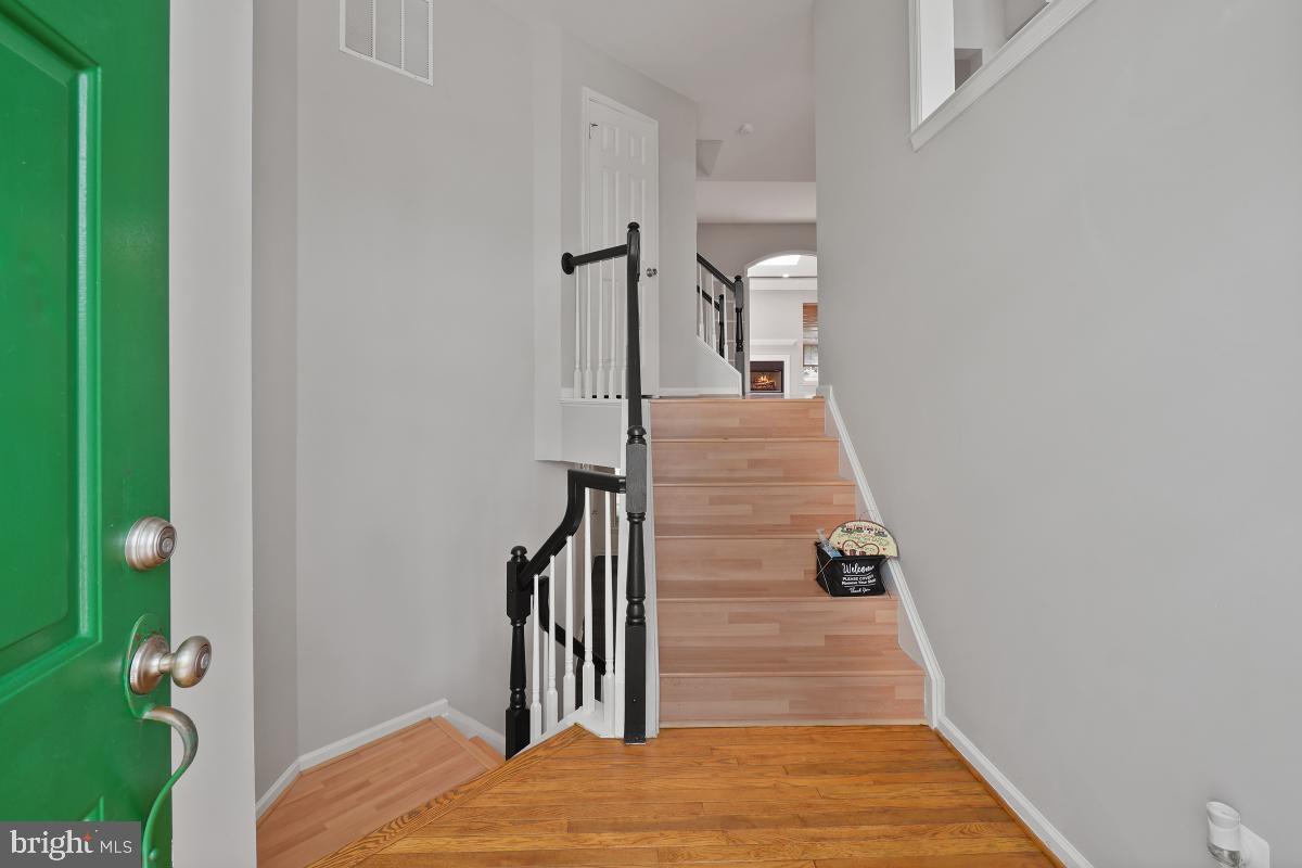 46734 Graham Cove Square Sterling, VA 20165 - Photo 3 of 31