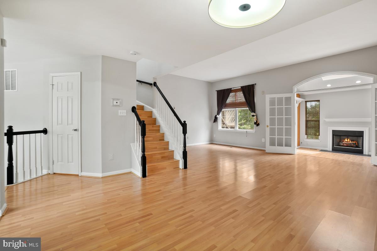 46734 Graham Cove Square Sterling, VA 20165 - Photo 4 of 31