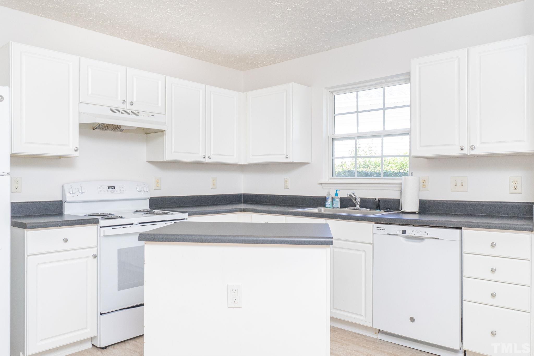 7308 Fox Bluff Court Raleigh, NC 27616 - Photo 11 of 41 Gallery Image 11