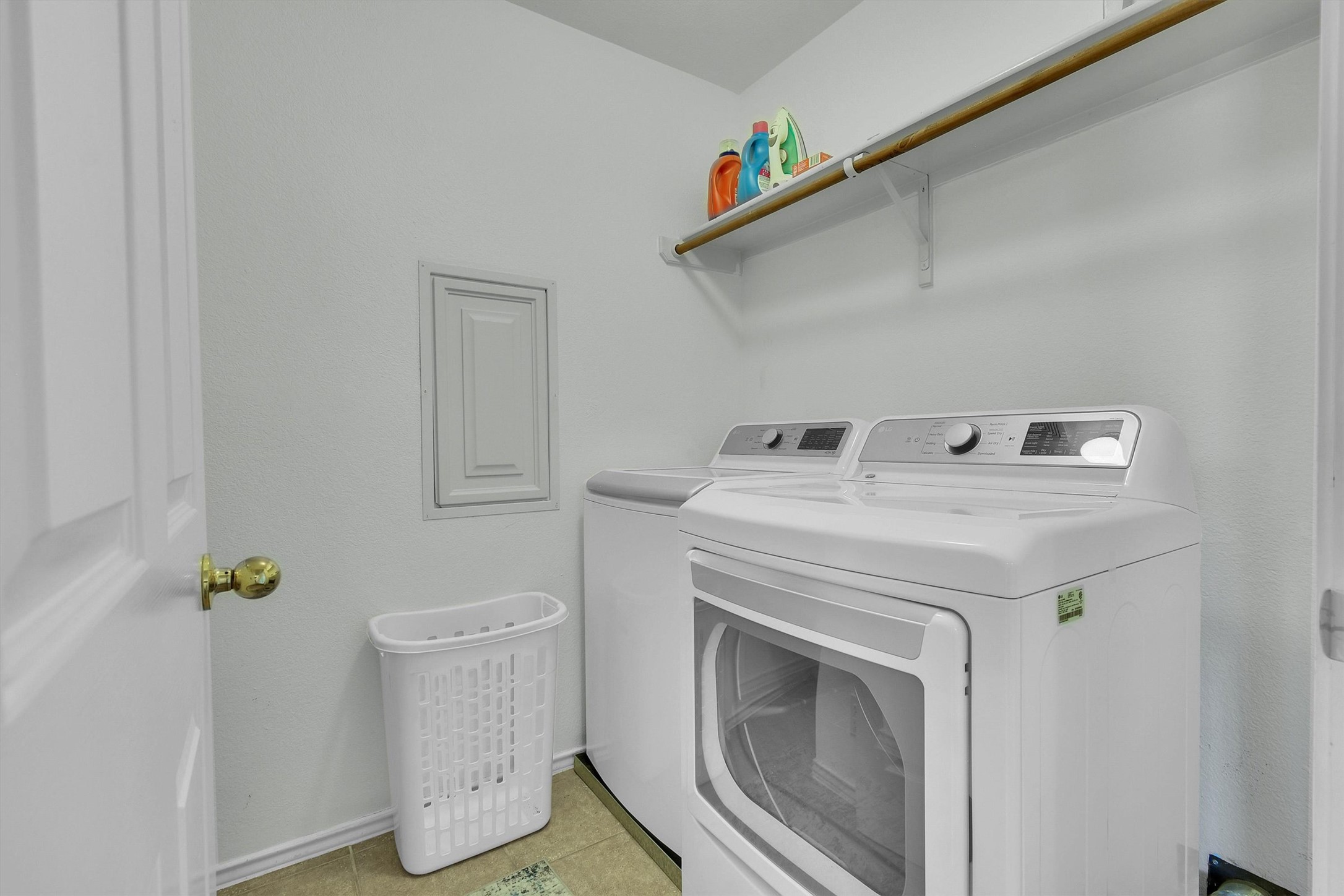 92 Verde Ranch Loop Leander, TX 78641 - Photo 21 of 37 Laundry area featuring independent washer and dryer and baseboards