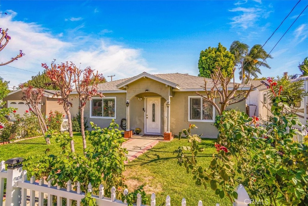 25166 Fourl Road Newhall, CA 91321 - Photo 1 of 1 a front view of a house with a yard