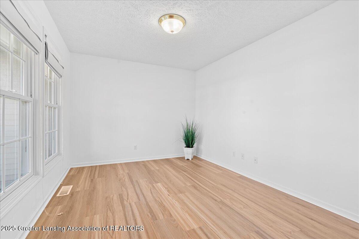 3783 Rudyard Way Lansing, MI 48906 - Photo 9 of 48 15-Media Jett - 23