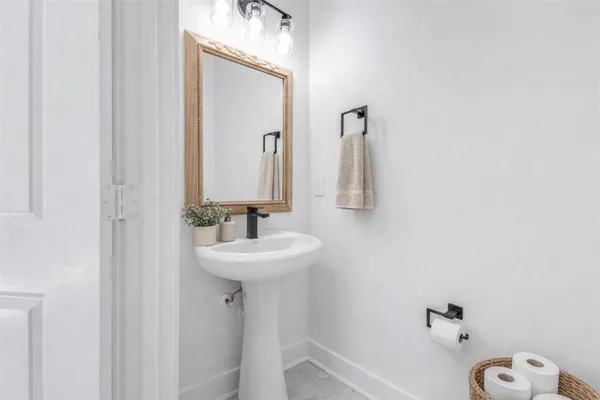 $1,875 | 5912 Mayle Street, Unit B, Houston, TX 77016