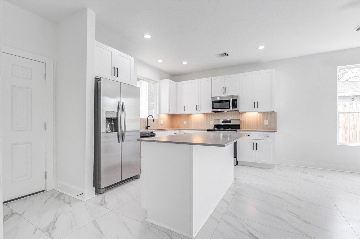 5912 Mayle Street, Unit B Houston, TX 77016 - Photo 12 of 29