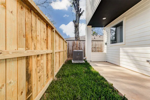 $1,875 | 5912 Mayle Street, Unit B, Houston, TX 77016