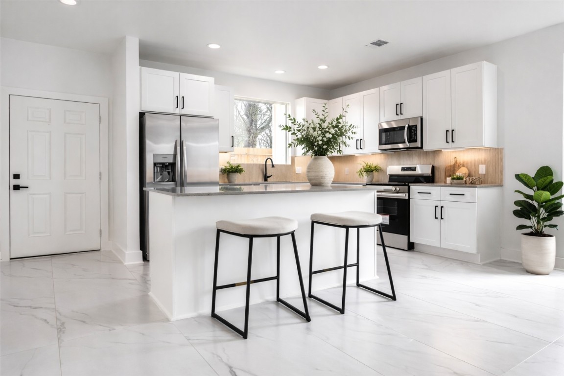 5912 Mayle Street, Unit B Houston, TX 77016 - Photo 5 of 29