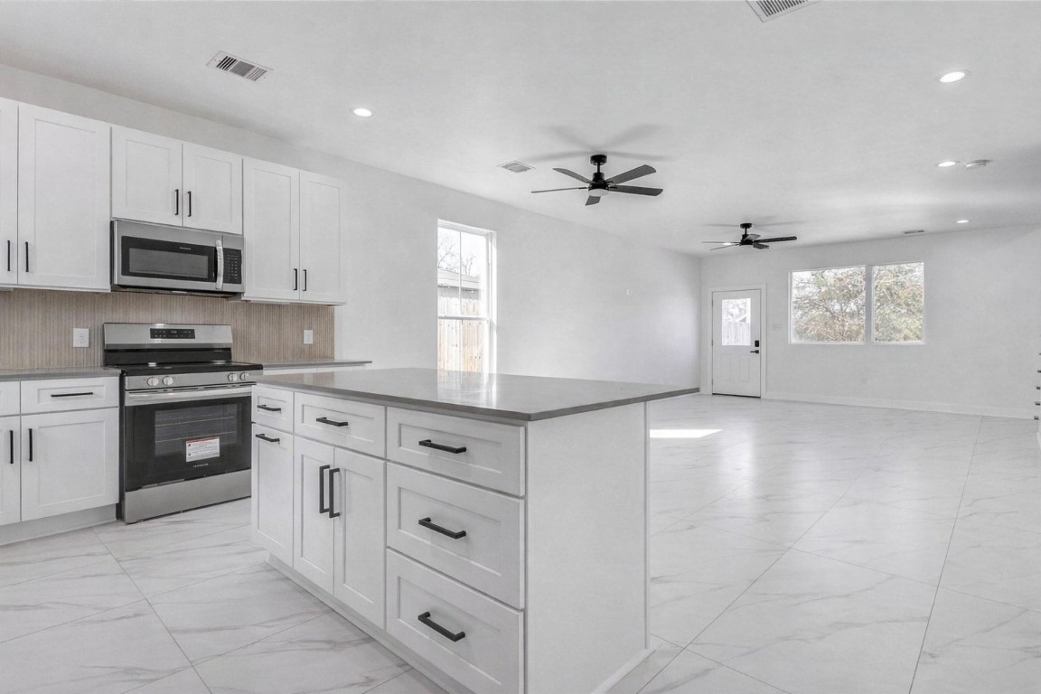 5912 Mayle Street, Unit B Houston, TX 77016 - Photo 9 of 29