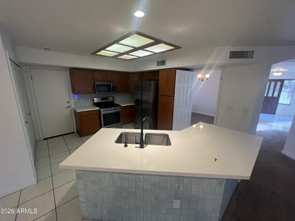 $2,550 | 15858 South 33rd Place, Phoenix, AZ 85048