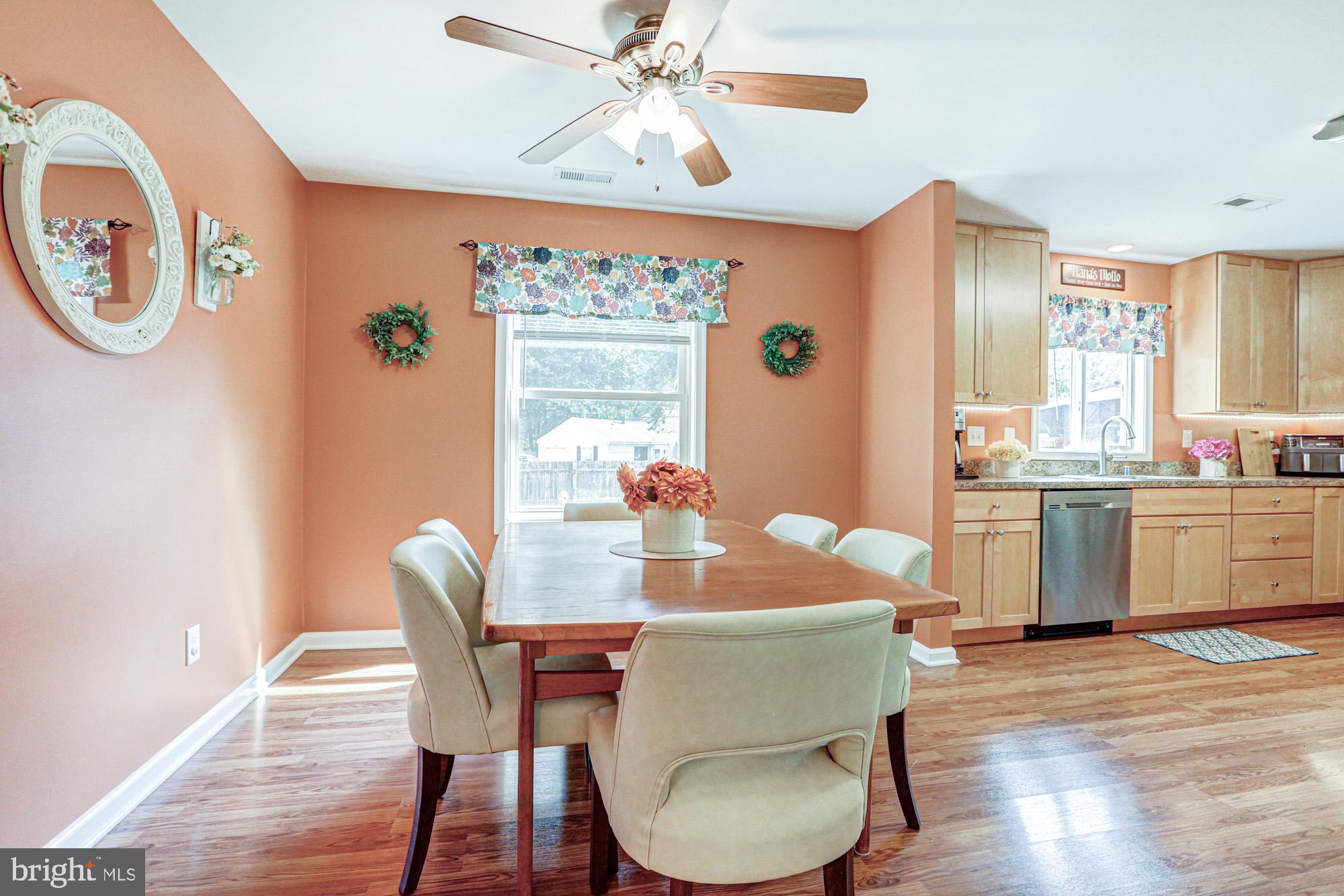 6 3 Rivers Drive Newark, DE 19702 - Photo 22 of 63 Warm and inviting dining space.
