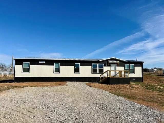 $289,900 | 215 Salt Grass Circle, Poolville, TX 76487