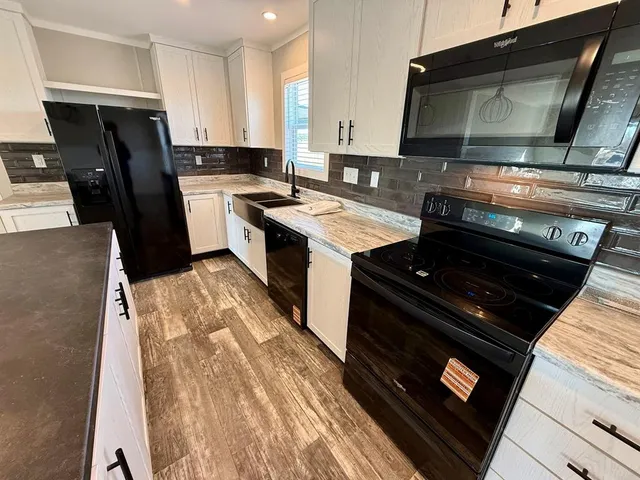 $289,900 | 215 Salt Grass Circle, Poolville, TX 76487