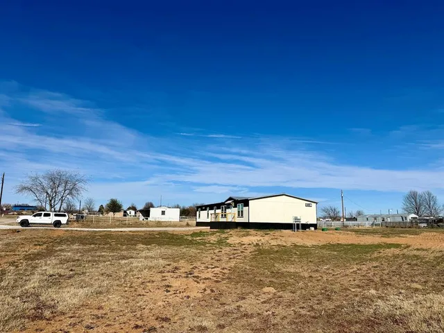 $289,900 | 215 Salt Grass Circle, Poolville, TX 76487