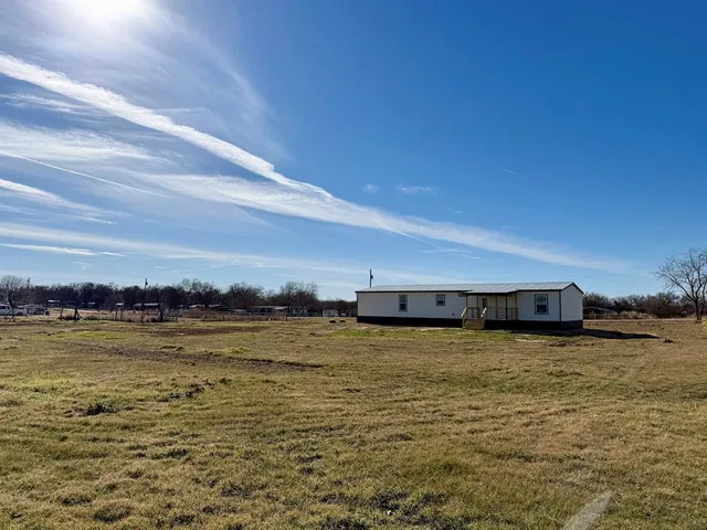 $289,900 | 215 Salt Grass Circle, Poolville, TX 76487