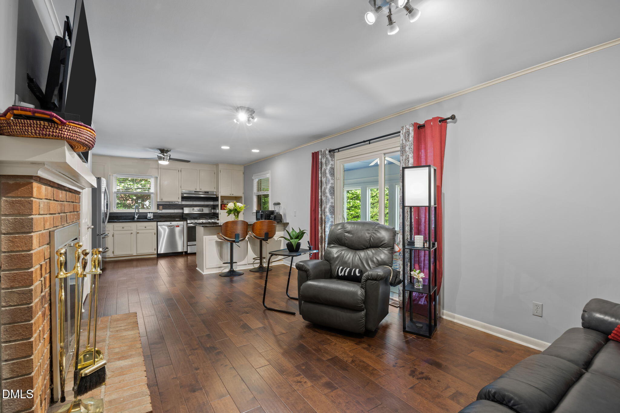 5904 Deblyn Avenue Raleigh, NC 27612 - Photo 3 of 32 40-web-or-mls-IMG_7542_1